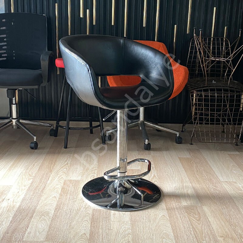 Sude Boru Ayaklı Bar Sandalyesi Siyah Deri